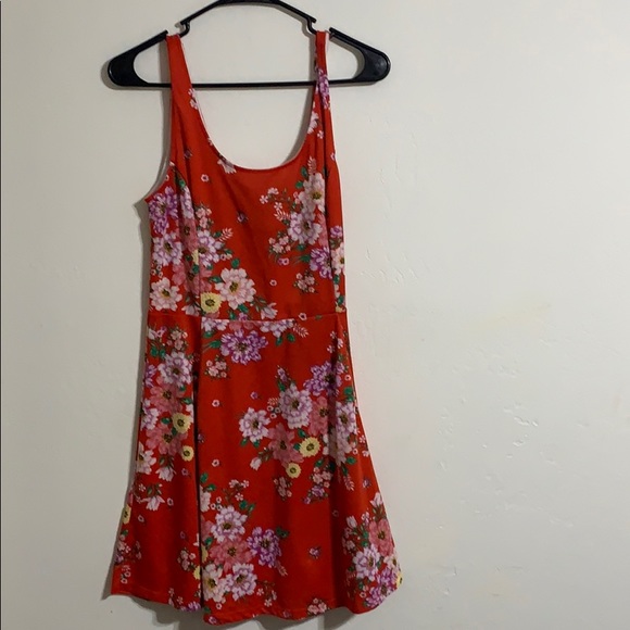H&M Dresses & Skirts - H & M red dress. Size 14